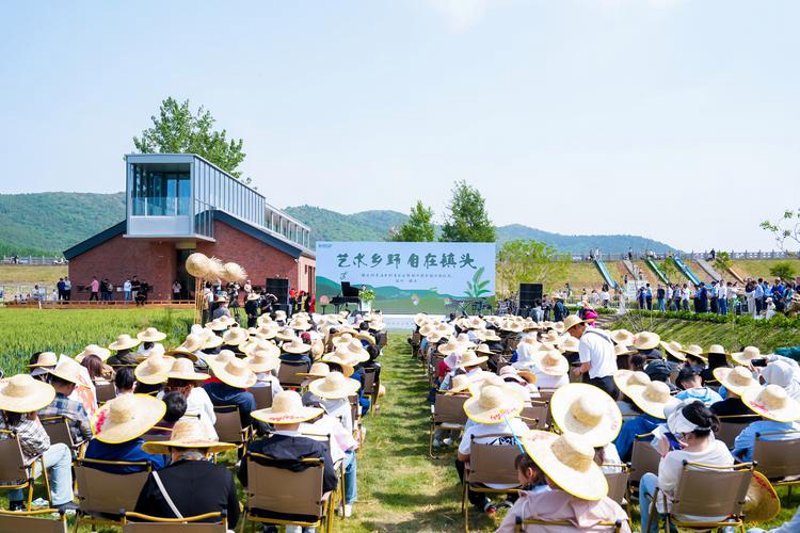 埇桥区女装市场新动态：时尚潮流与传统工艺的完美融合